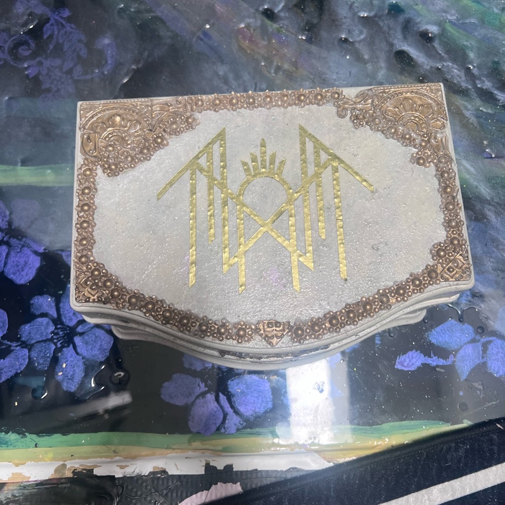 Sleep token caramel music box - Picture 3 of 15